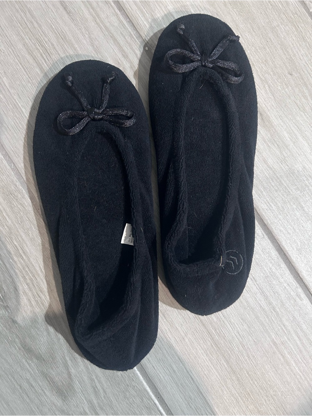 Isotoner Women's Signature Terry Ballet Flat Slipper with Satin Bow size M